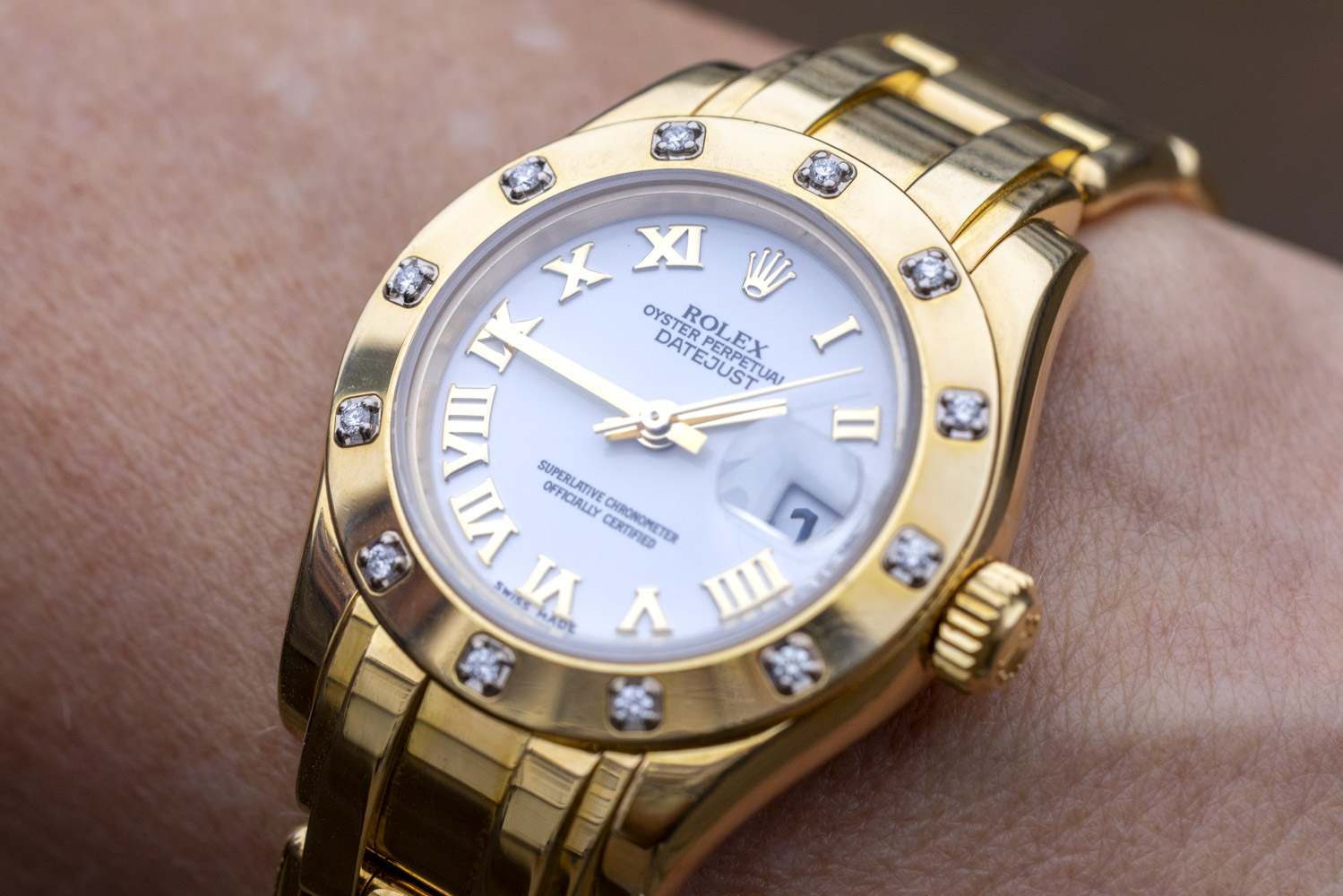 Rolex-PearlMaster-Guld_diamanter_romertal_hvid_skive_ur